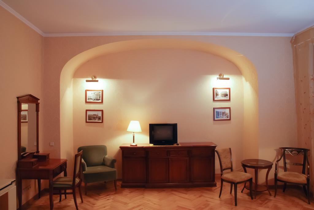 Central Apartments Lviv Room photo