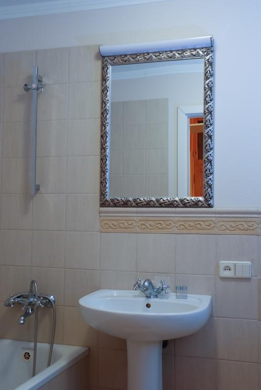 Central Apartments Lviv Room photo