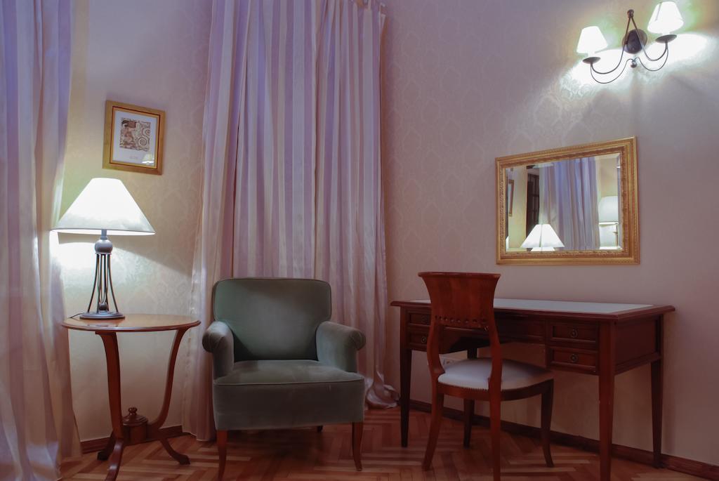 Central Apartments Lviv Room photo