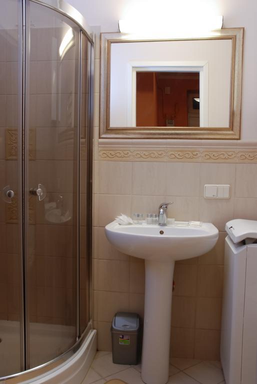 Central Apartments Lviv Room photo