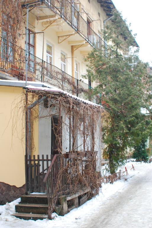 Central Apartments Lviv Exterior photo